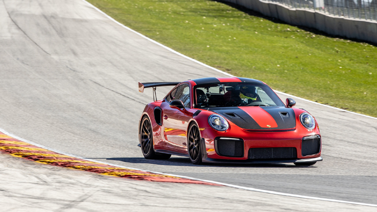 Πετάει στις πίστες η Porsche 911 GT2 RS